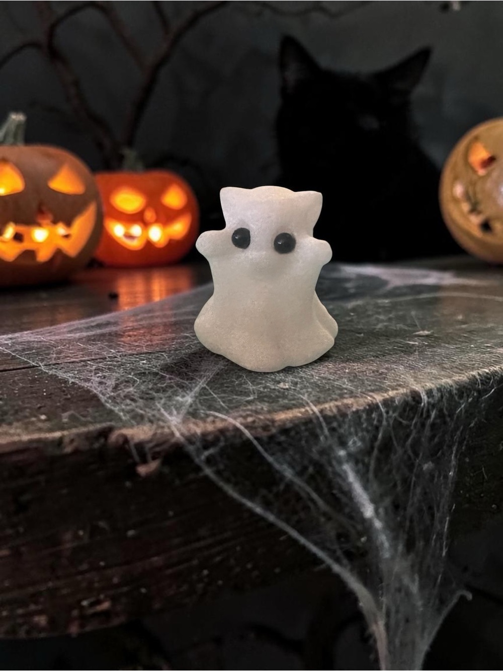 Halloween Kitty Ghost Crystal - White Jade